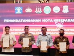 Rapat Penandatanganan Nota Kesepahaman tentang Alternatif Penerapan Restorative Justice bagi Tersangka atau Terdakwa Dewasa dan Pencanangan Lembaga Pelayanan Publik Berbasis HAM