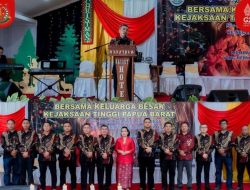 Keluarga Besar Kejaksaan Tinggi Papua melaksanakan ibadah perayaan menyambut Natal 25 Desember 2022