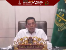 Wakil Jaksa Agung RI Dr. Sunarta, S.H., M.H melaksanakan Sosialisasi Pemenuhan Indeks Zona Integritas melalui Pengisian Lembar Kerja Evaluasi Tahun 2023 secara virtual.