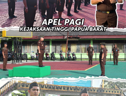 Kepala Kejaksaan Tinggi (Kajati) Papua Barat Dr. Harli Siregar, S.H., M.Hum memimpin apel pagi