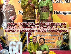 Syukuran Hari Ulang Tahun ke-60 Bapak Juniman Hutagaol, S.H., M.H Kepala Kejaksaan Tinggi Papua Barat dirangkai dengan perpisahan Bapak Juniman Hutagaol, S.H., M.H bersama Ibu Yanti Juniman, Ketua Ikatan Adhyaksa Darmakarini Wilayah Papua Barat