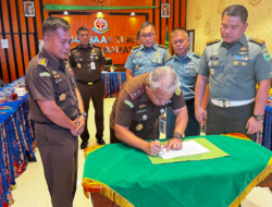 Kajati Papua Barat melakukan Perjanjian Kerja Sama (MoU) tentang Pembentukan Tim Tetap Penyidik Perkara Koneksitas Provinsi Papua Barat antara Kejaksaan Tinggi Papua Barat dengan Kodam XVIII/Kasuari, Oditurat Militer IV-21 Manokwari dan Lantamal XIV Sorong.