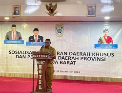 Asisten Perdata dan Tata Usaha Negara mewakilki Kajati Papua Barat menghadiri Sosialisasi Pemprov Papua Barat mengenai 7 peraturan daerah yang terdiri dari 11 Peraturan Daerah Provinsi (Perdasi) dan 6 Peraturan Daerah Khusus (Perdasus), guna mengoptimalkan pelayanan publik.