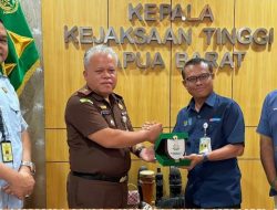 Kajati Papua Barat menerima Kunjungan Kerja Tim PT. Pertamina Niaga di Kantor Kejaksaan Tinggi Papua Barat.
