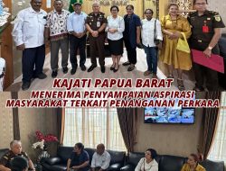 Kajati Papua Barat menerima Kunjungan Masyarakat dalam rangka menyampaikan aspirasi terkait Penanganan Perkara.