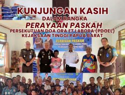Kepala Kejaksaan Tinggi Papua Barat Dr. Harli Siregar, S.H. M.Hum bersama seluruh pegawai Kristen mengunjungi Yayasan Meriba Papua Sejahtera Panti Asuhan Fajar Timur