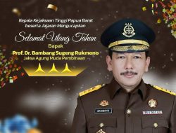 KAJATI PAPUA BARAT BESERTA JAJARAN MENGUCAPKAN SELAMAT ULANG TAHUN JAMBIN PROF. DR. BAMBANG SUGENG RUKMONO