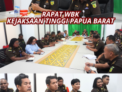 KAJATI PIMPIN RAPAT WBK DI RUANG VICON LANTAI 2 KANTOR KEJATI PAPUA BARAT
