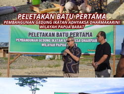 KAJATI PAPUA BARAT PIMPIN PELETAKAN BATU PERTAMA DALAM PEMBANGUNAN GEDUNG IAD WILAYAH PAPUA BARAT