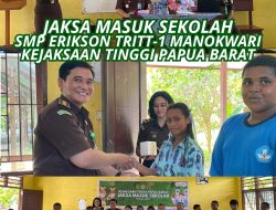 JAKSA MASUK SEKOLAH SMP ERIKSON TRITT-1- TIM PENKUM KEJATI PAPUA BARAT