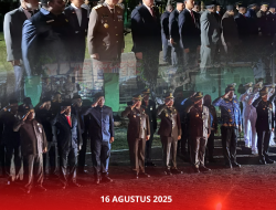 Plh. Kajati Papua Barat dan PJU menghadiri Upacara Kehormatan Renungan Suci dalam rangka HUT Kemerdekaan RI Ke- 80