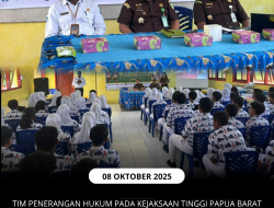 Tim Penerangan Hukum Kejaksaan Tinggi Papua Barat Melaksanakan Jaksa Masuk Sekolah (JMS) di SMA Negeri 1 Prafi