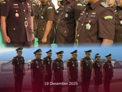 Plh. Kajati Papua Barat Luhur Istighfar, S.H., M.H. Pimpin Upacara Hari Bela Negara Ke- 77 Tahun 2025 di Kejaksaan Tinggi Papua Barat