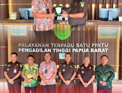 Kajati Papua Barat melaksanakan Kunjungan Silaturami di Pengadilan Tinggi Papua Barat